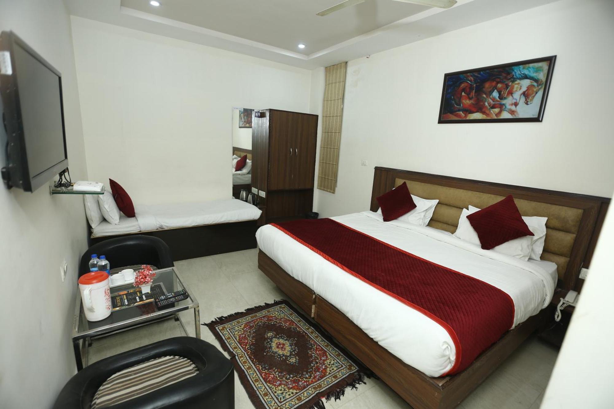 24 Hotel & Resort Agra  Extérieur photo